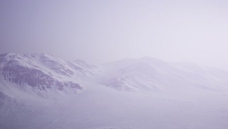 Paisaje-Aéreo-De-Montañas-Nevadas-Y-Costas-Heladas-En-La-Antártida